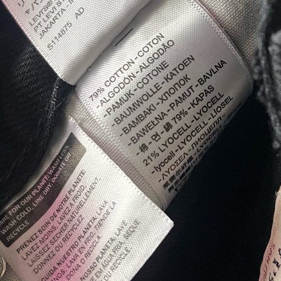 Levi’s • Black High Loose Flare Jeans - Picture 8 of 10